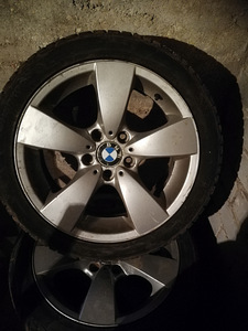 Продам зимние шины BMW hankook б / у 4шт. (2 фото из 3)