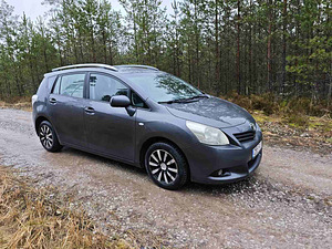 Toyota Verso (7 фото из 12)