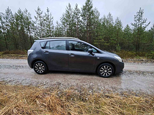 Toyota Verso (11 фото из 12)