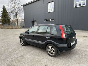 Ford Fusion (3 foto / 6)