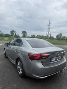 Toyota Avensis (2 фото из 4)