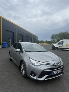 Toyota Avensis (1 фото из 4)