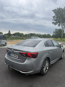 Toyota Avensis (3 фото из 4)