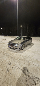 Mercedes Benz E220 (2 фото из 11)