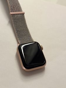 Apple Watch Series 4 (2 foto / 4)