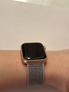 Apple Watch Series 4 (3 foto / 4)