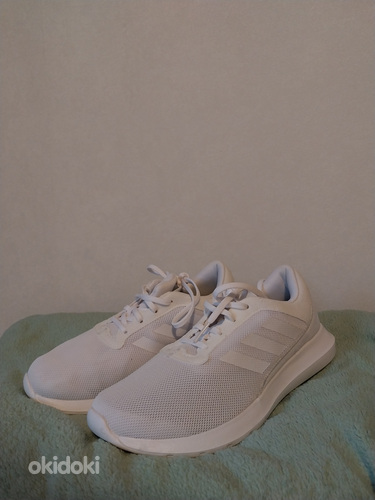 Белые кроссовки Adidas, размер 36 2/3 (фото #3)