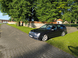 MERCEDES-BENZ E 270 CDI T (2 foto / 6)
