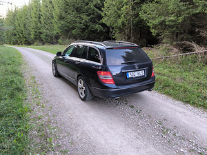 Mercedes Benz C320 4Matic (2 foto / 11)
