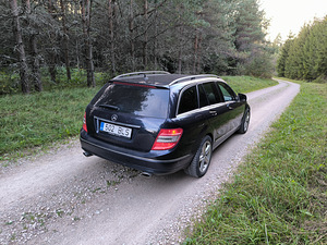 Mercedes Benz C320 4 matic (3 foto / 11)