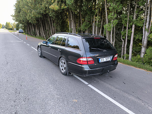 Mercedes Benz E270 (4 foto / 8)