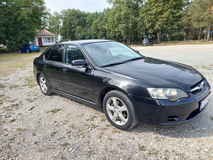 Subaru Legacy (6 фото из 11)