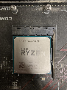 AMD Ryzen 3 1200 (1 фото из 1)