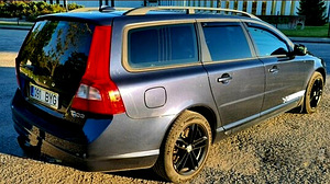 Volvo V70 2.0 D3 120kW (2 foto / 11)
