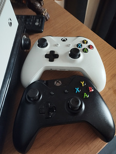 Xbox one s 1 tb (2 фото из 3)