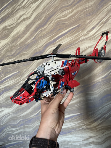 Вертолет LEGO Technic (фото #1)