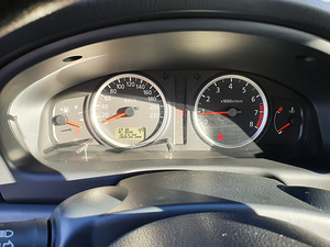 Nissan Almera N16 (10 foto / 15)