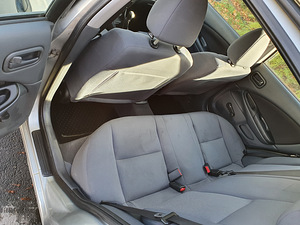 Nissan Almera N16 (11 foto / 15)