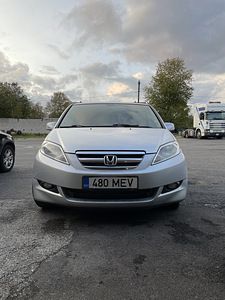 Honda FR-V (2 foto / 10)