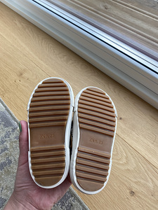 Sneakers (3 foto / 3)