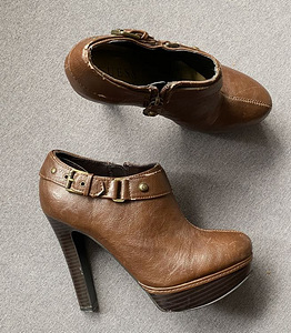 Guess poolsaapad, suruus 36,5 (1 foto / 10)