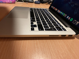 Продать MacBook Pro 15 2015 г. (8 фото из 10)