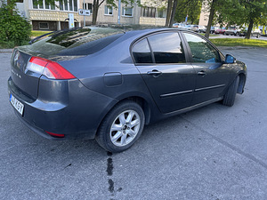 Renault Laguna (4 фото из 12)