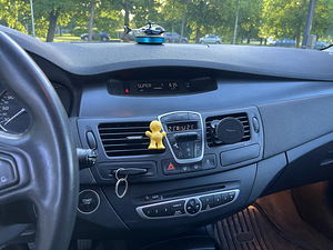 Renault Laguna (9 фото из 12)