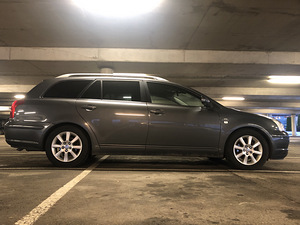 Toyota Avensis 2.2 130kw D-Cat (2 foto / 11)