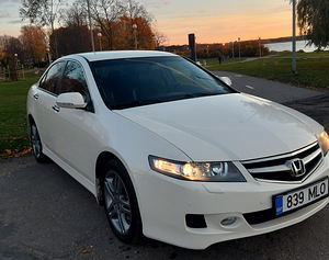 Honda Accord 2.0 114 kW (10 foto / 12)