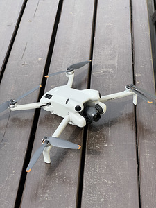 DJI Mini 4 Pro + DJI RC 2 (3 foto / 4)