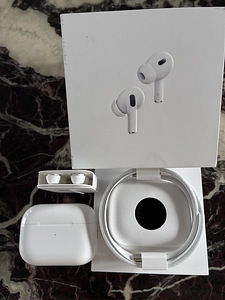 AirPods Pro (2nd generation) with MagSafe Charrging Case (1 foto / 4)