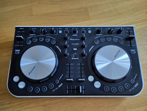 DJ-kontroller Pioneer Wego (4 foto / 4)