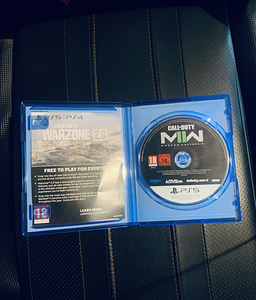 Call of duty Modern Warfare 2 PS5 (3 foto / 3)