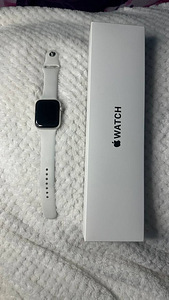 Apple Watch SE (2nd Gen) 44mm Sil Alu Aluminium Case GPS (1 foto / 5)