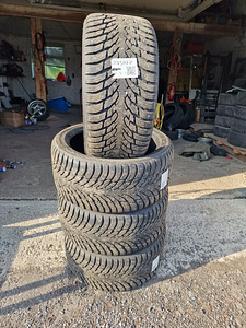 NOKIAN TYRES HAKKAPELIITTAS 9 295/35/R21 (2 foto / 4)