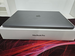MacBook Pro 16” intel I7 32GB 2019 (9 foto / 9)