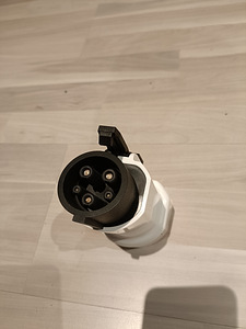 Elektriauto Mitsubishi i-MiEV 220 pistikupesa adapter (4 foto / 4)