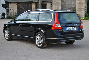VOLVO V70 MOMENTUM 2012 (2 фото из 15)