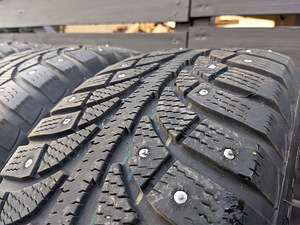 Champiro ICE pro 215/60/R16 (8 foto / 8)