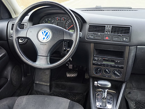 VW Bora 1.6 2004 Автомат (12 фото из 15)