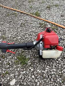 Bensiintrimmer shindaiwa (3 foto / 5)