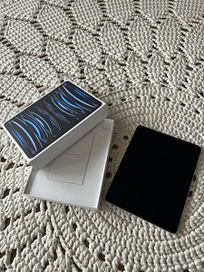 Apple ipad pro 2022 12,9” hõbedane (1 foto / 4)