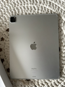 Apple ipad pro 2022 12,9” hõbedane (2 foto / 4)