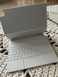 Apple Magic Keyboard, iPad Pro 12,9'' (3.-5. gen), INT (1 foto / 3)