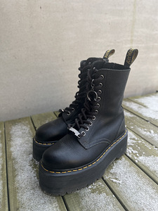 JADON HI MAX by Dr. Martens x DOLLS KILL, limited edition (1 foto / 4)