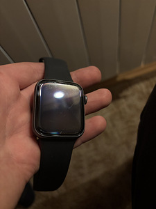 Apple Watch SE 44mm GPS (1 foto / 4)