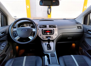 Ford Kuga (14 foto / 15)