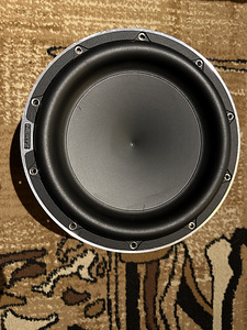 Väga kvaliteetne subwoofer Hertz ML 2500.3