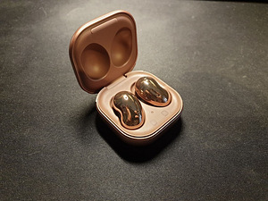 Samsung Galaxy Buds Live (1 foto / 4)